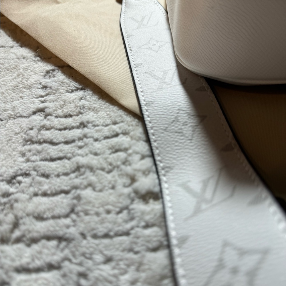 Louis Vuitton White Leather Bag - Picture 4 of 9